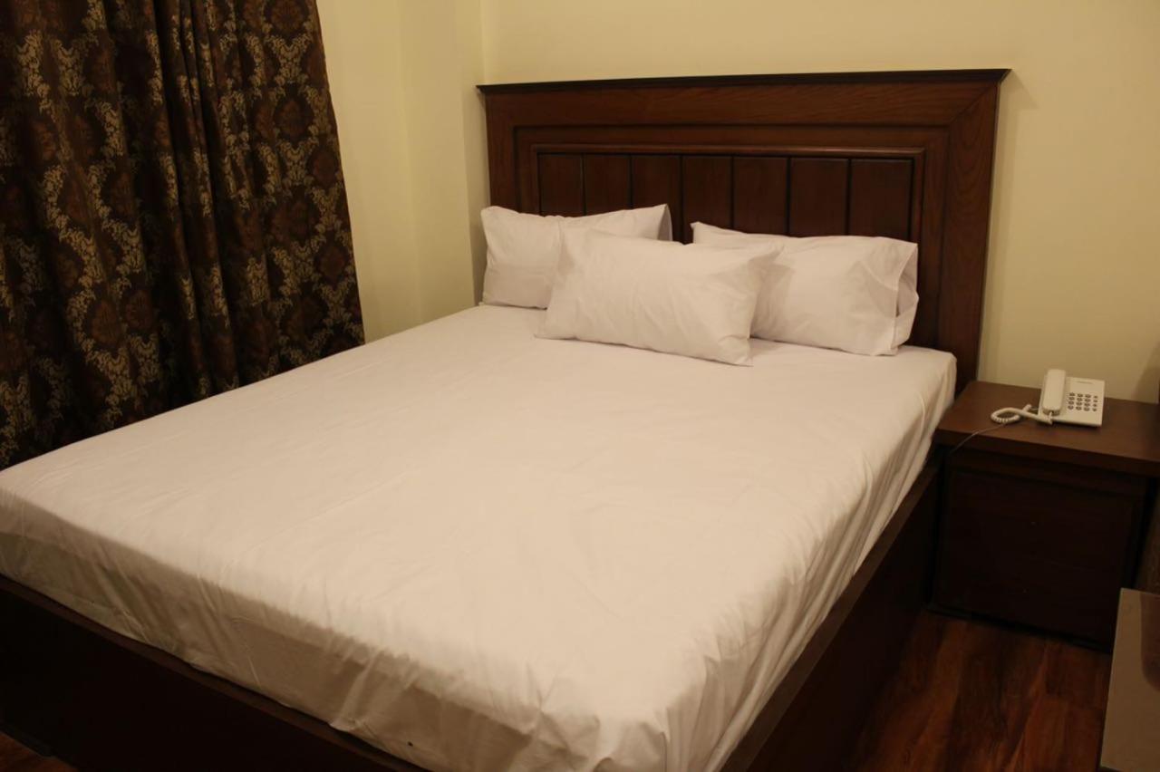 Hotel Diplomat איסלמאבד מראה חיצוני תמונה